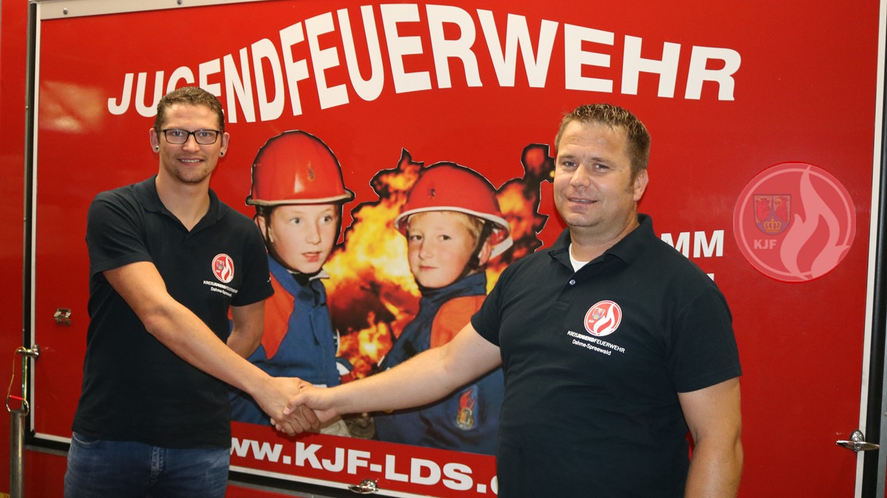 v.l. Christian Schulz (Jugendkoordinator) , Christian Liebe (stellv. Vorsitzender KFV LDS e.V. & Kreisjugendfeuerwehrwart)