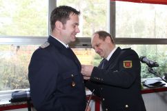 Auszeichnung mit dem Ehrenkreuz des Landesfeuerwehrverbandes Brandenburg in Silber durch den Vizepräsidenten Jörg Specht