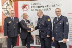 Einführung der Arbeitsmappe „Alles über Feuer und Rauch“ durch Hartmut Heyde (Feuersozietät Berlin - Brandenburg)