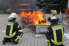 Bespiel Brandbekämpfung von Druckgefäßen  (Quelle: Hartmut Heyde - Feuersozietät Berlin-Brandenburg) 