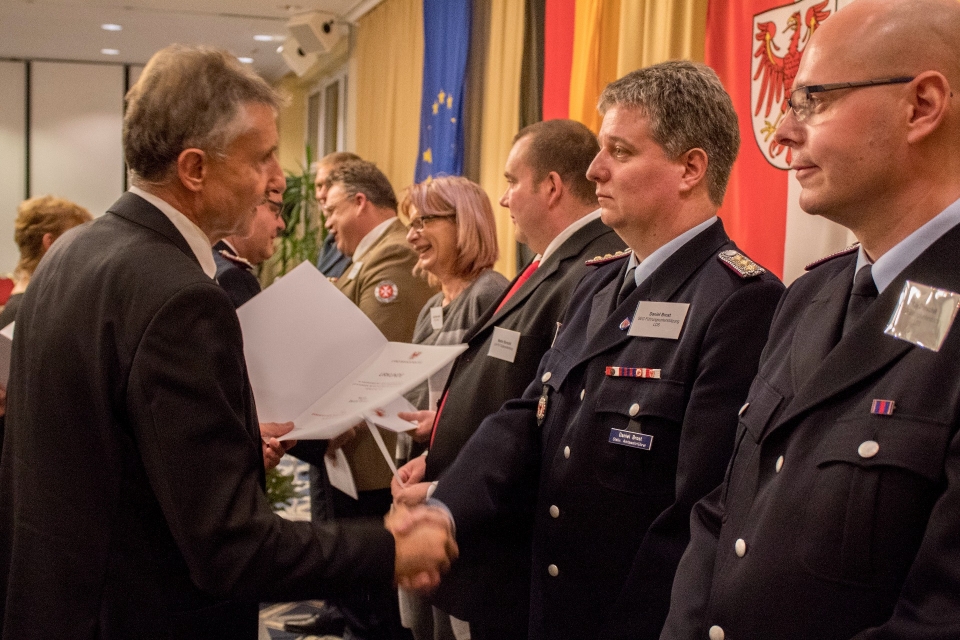 Auszeichnung durch den Innenminister des Landes Brandenburg Karl-Heinz Schröter