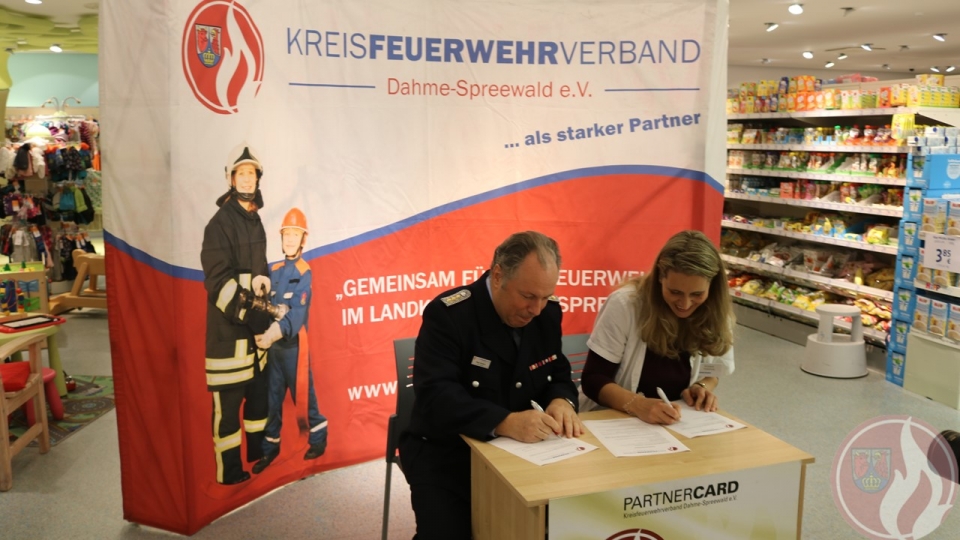 Vertragsunterzeichnung zwischen dem KFV LDS e.V. und dem DM Wildau