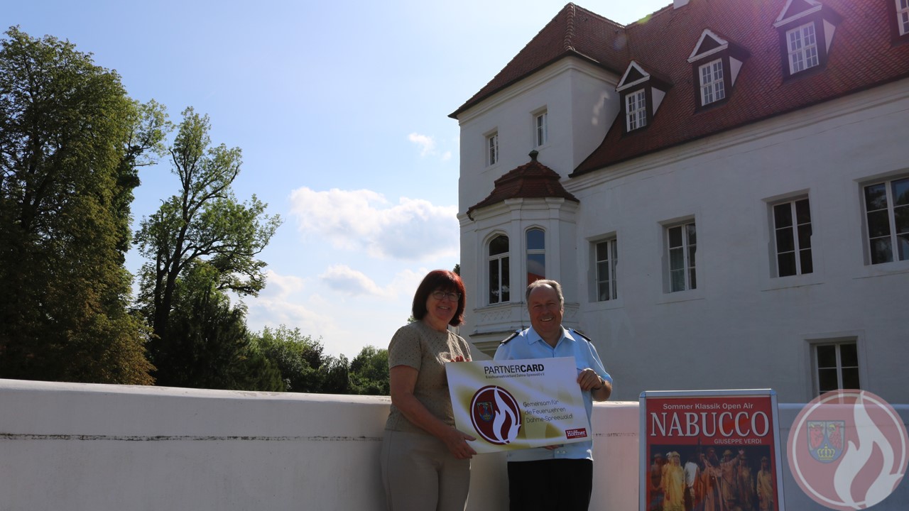 v.l. Andrea Scholz (Direktorin Schlosshotel Fürstlich-Drehna) & Peter Rublack (stellv. Vorsitzender KFV LDS e.V.)