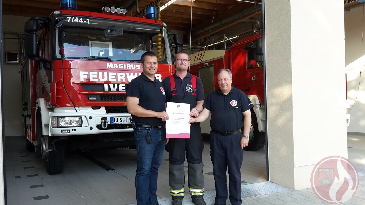 v.l. Christian Liebe (stellv. Vorsitzender KFV LDS e.V.) , Christian Ziemann (Löschzugführer FF Miersdorf), Peter Rublack (stellv. Vorsitzender KFV LDS e.V.)