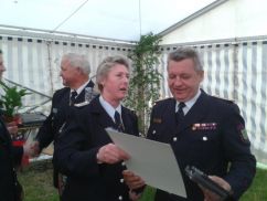 Ortswehrführerin der FF Bornsdorf, Ute Hertzberg und der stellv. Ortswehrführer der FF Wüstermarke, Detlef Borch