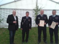 Bürgermeister Frank Deutschmann, Gemeindewehrführer Thomas Seide und die Ortswehrführung der FF Wüstermarke Dieter Heinze und Detlef Borch
