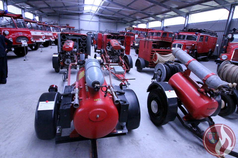 Ehrenabteilung KFV LDS nahm Alttechnik unter die Lupe - Feuerwehrmuseum Welzow