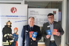 v.l. Peter Rublack (Vorsitzender KFV LDS e.V.) und Carsten Brumme (Amtsleiter Straßenverkehrsamt Dahme-Spreewald e.V.)