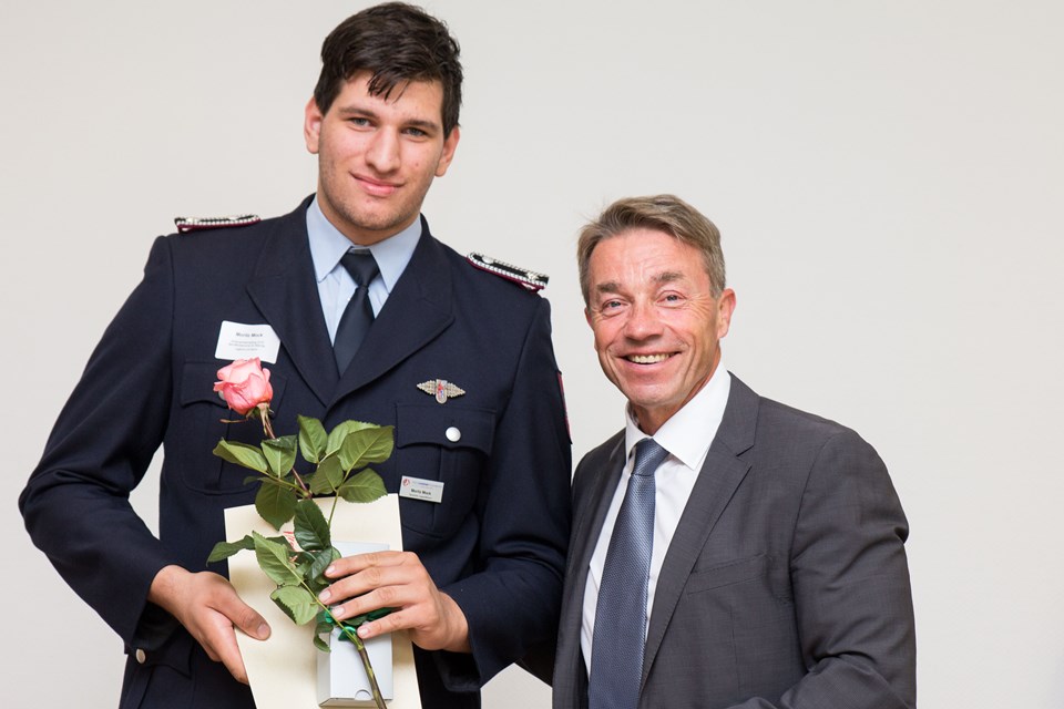 MBJS Ehrenamt: Moritz Mock mit Günter Baaske - Foto: MBJS/Henkel
