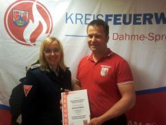 Kreisjugendfeuerwehrwart Christian Liebe beruft Stefanie Brost zur neuen Fachbereichsleiterin Kinderfeuerwehr