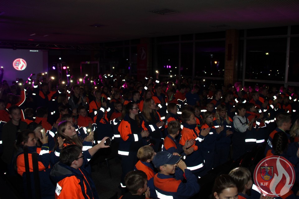 orange-blauer Empfang für Kreisjugendfeuerwehrwart Christian Liebe